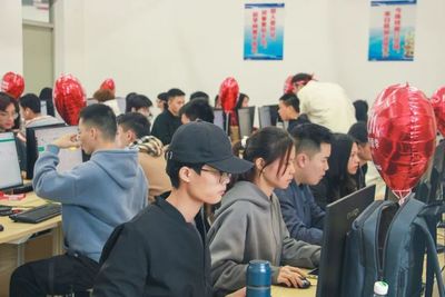 華貿(mào)學子變身“店小二” 實戰(zhàn)京東SOHO運營 家政服務奪冠記